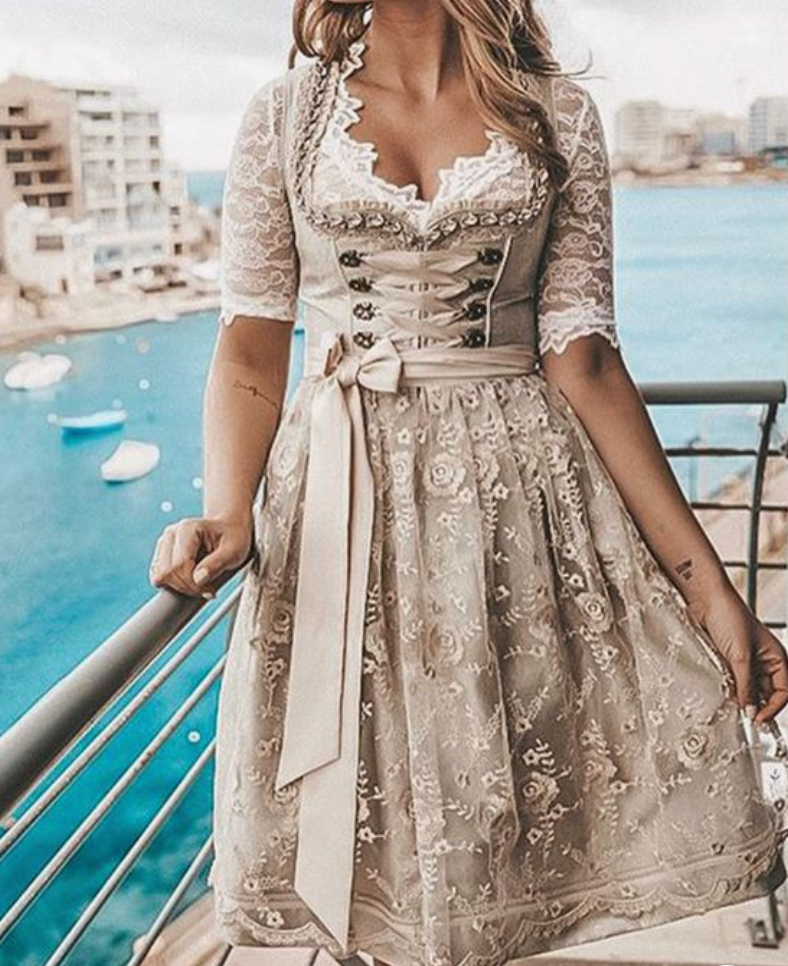 TRACHTIG ALINE - Costume traditionnel unique pour femmes avec tablier et blouse