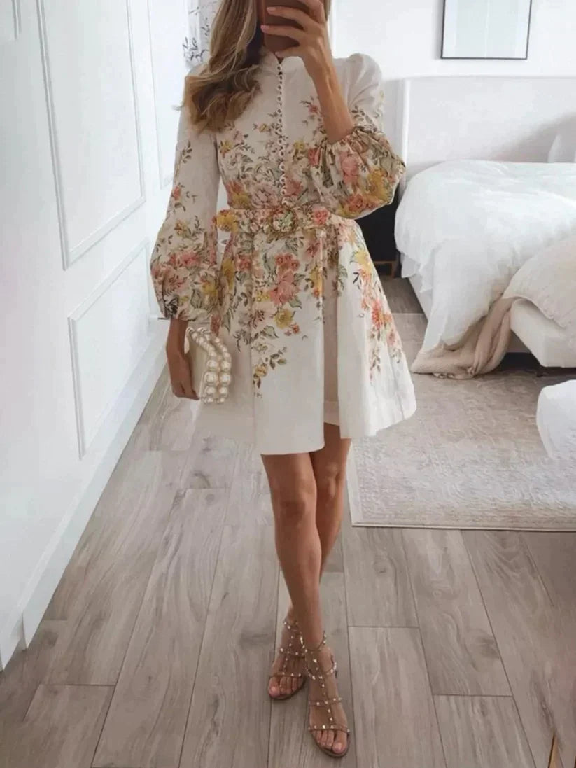 Elegante vestito primaverile con stampa floreale – lunghezza al ginocchio con maniche a sbuffo e cintura in vita