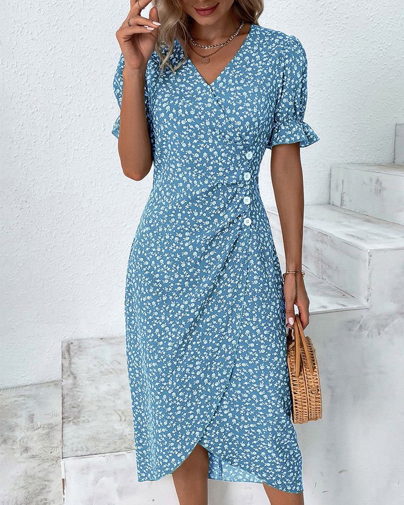 Vestito estivo con stampa floreale – Abito avvolgente da donna con scollo a V e maniche corte – Elegante abito casual con dettagli a bottoni