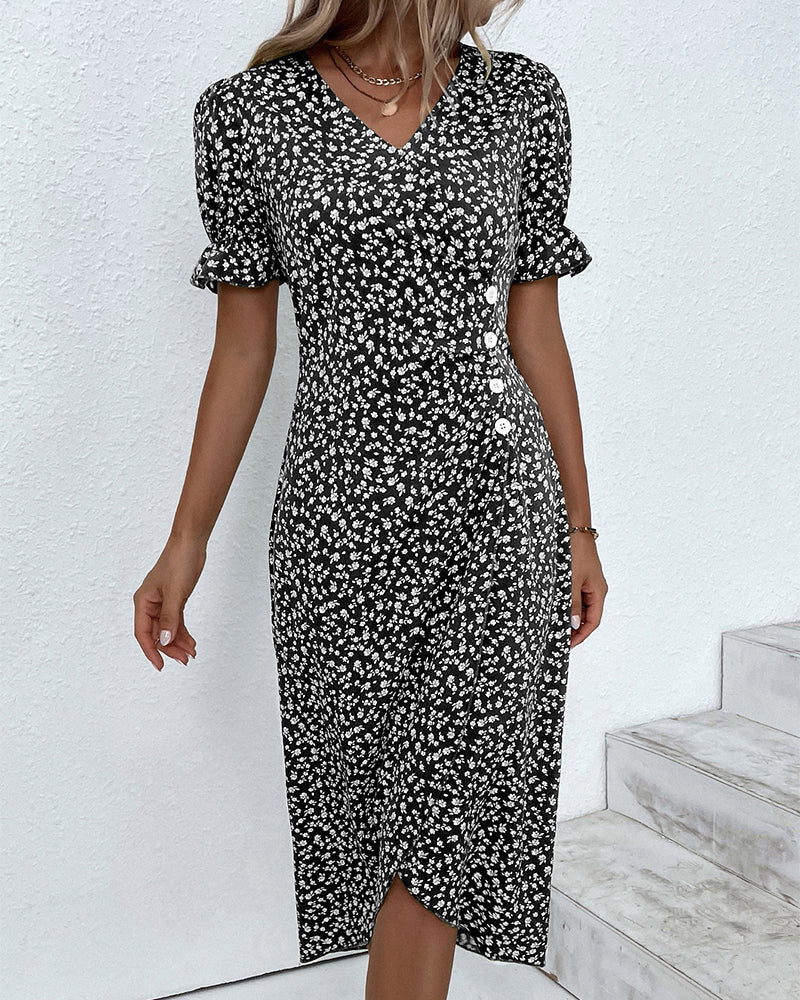 Vestito estivo con stampa floreale – Abito avvolgente da donna con scollo a V e maniche corte – Elegante abito casual con dettagli a bottoni
