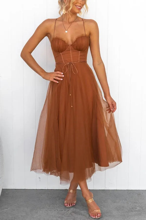 Abito in tulle con corpetto a corsetto e spalline sottili – elegante abito midi per occasioni speciali