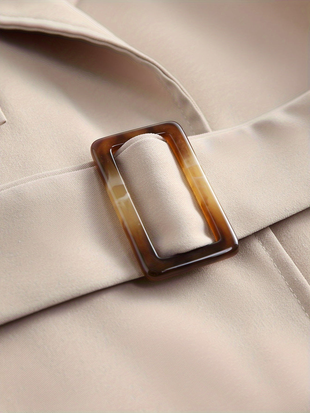 Elegant trench coat with belt and long sleeves for women | Ideal for every season