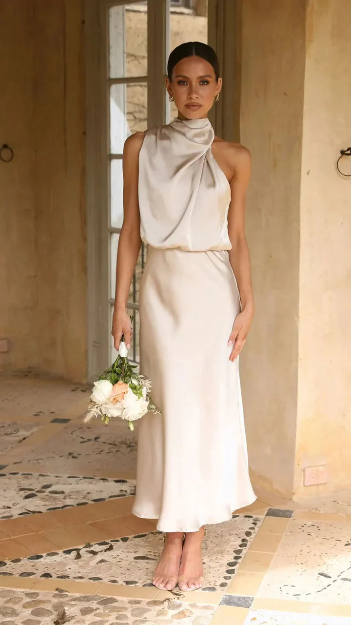 Robe de soirée femme satinée – coupe midi ajustée, design asymétrique sans manches