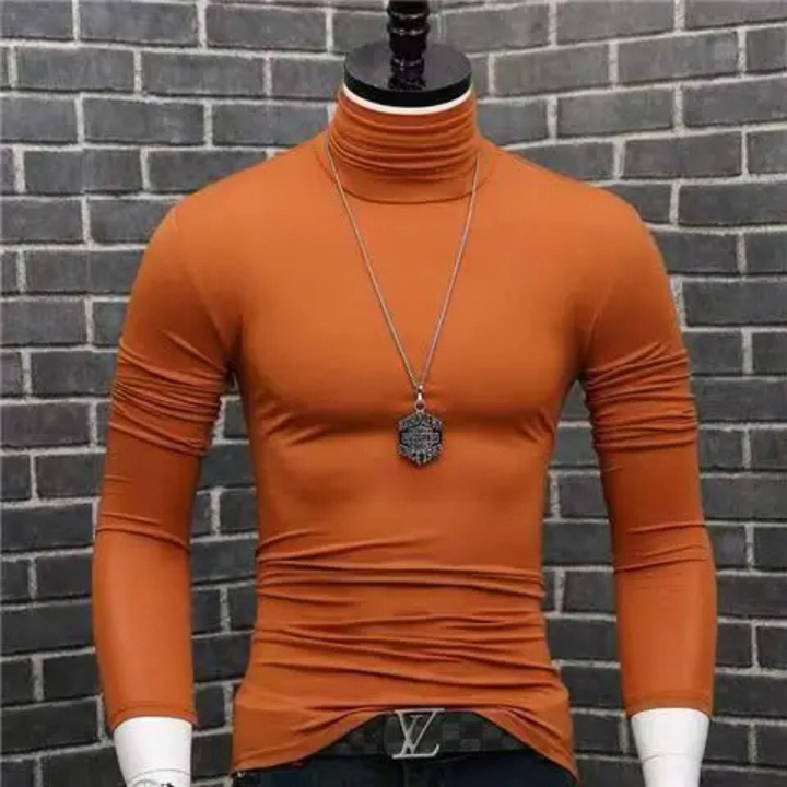 Maglione a collo alto alla moda