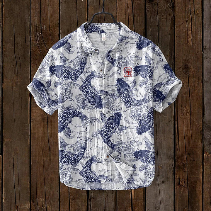 Sommer Hemd mit Koi-Fisch Motiv – Japanisches Design Herren Shirt mit Kurzarm – Leichtes Freizeitshirt im asiatischen Stil