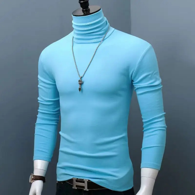 Maglione a collo alto alla moda