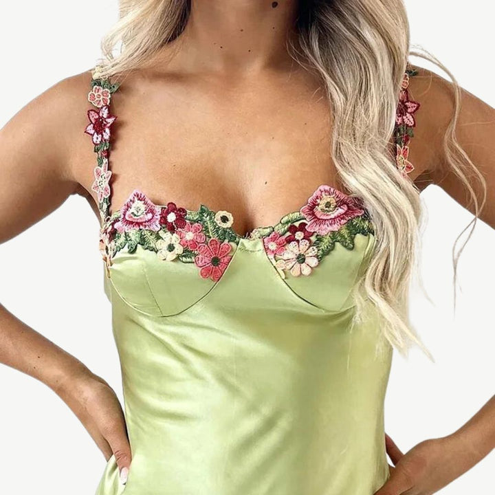 Elegantes Satin-Maxikleid mit filigraner Blumenverzierung
