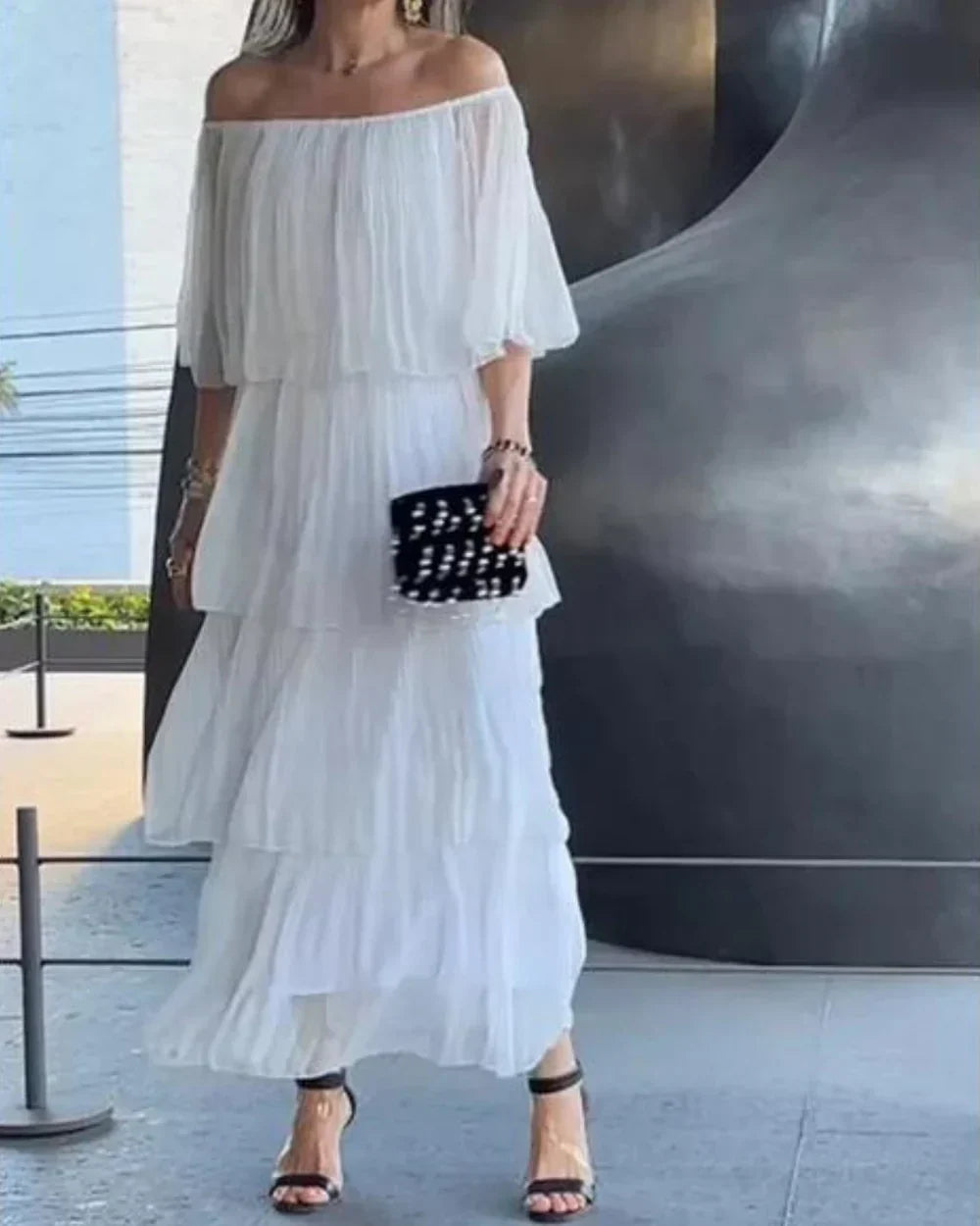 Abito lungo donna senza spalle – elegante abito plissettato con look a strati e maniche in chiffon – perfetto per eventi e serate estive