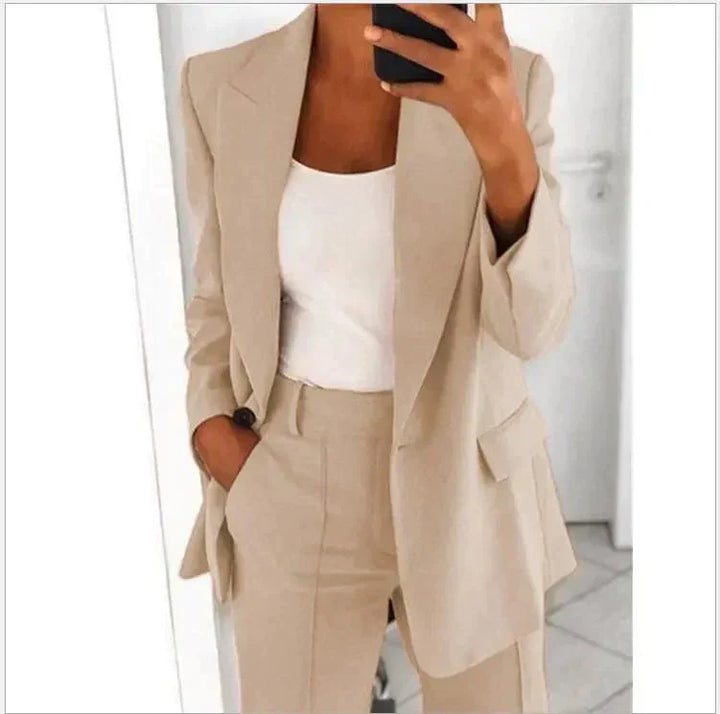 Charlotte - Costume élégant pour femme pour chaque occasion