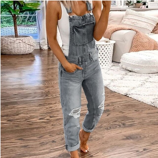 Combinaison en jean CECE avec détails déchirés – tendance et féminine