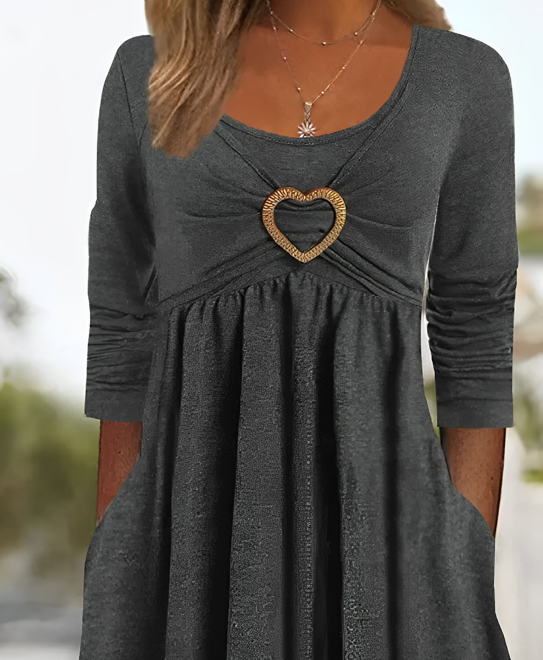 Robe midi cascade charbon – taille empire, manches longues, jupe à volants fluides
