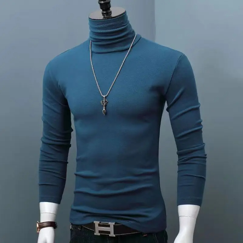 Maglione a collo alto alla moda