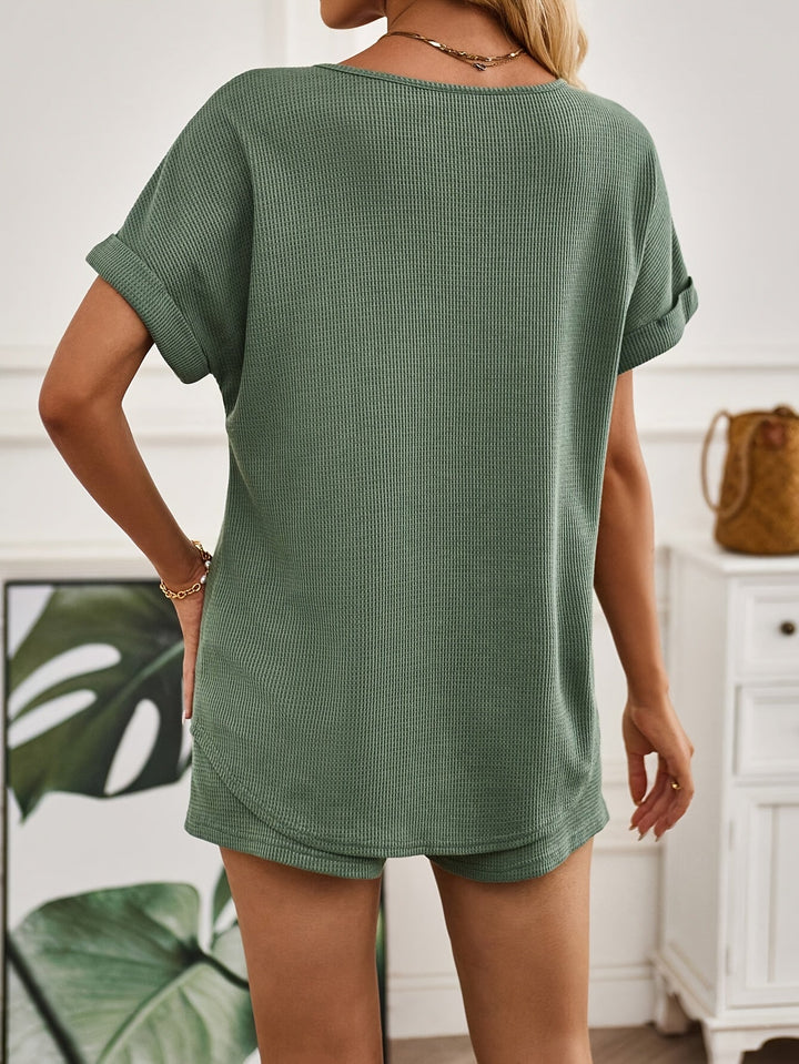 Camicia e pantaloni ariosi e comodi per donne