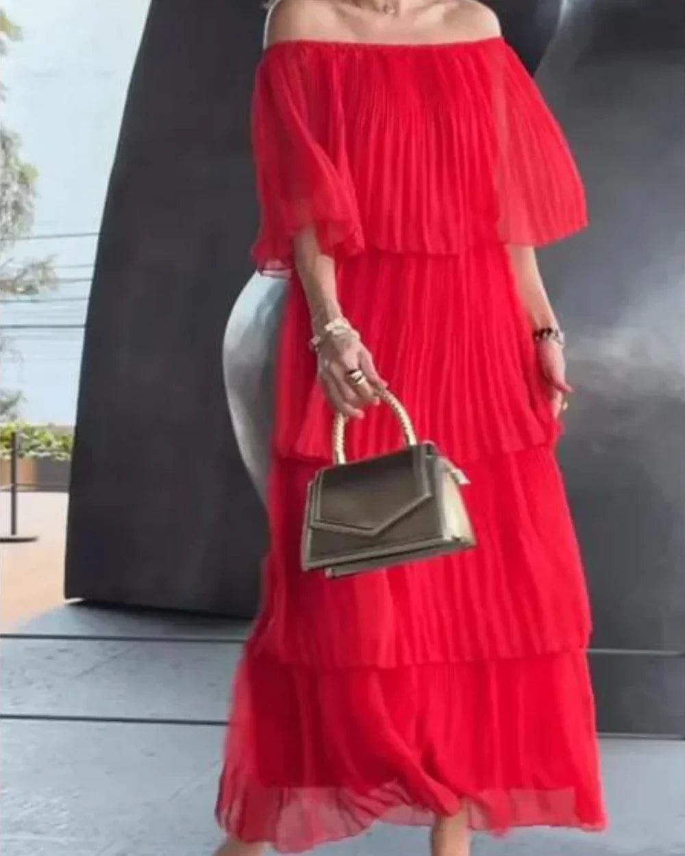 Abito lungo donna senza spalle – elegante abito plissettato con look a strati e maniche in chiffon – perfetto per eventi e serate estive