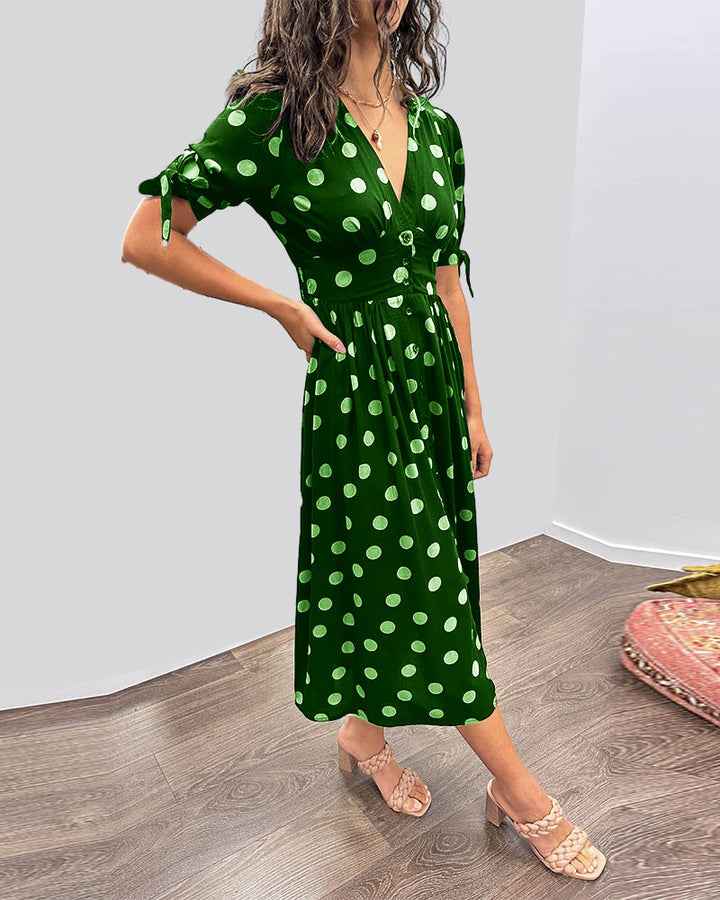 Tupfenkleid mit tiefem V Ausschnitt | Dana