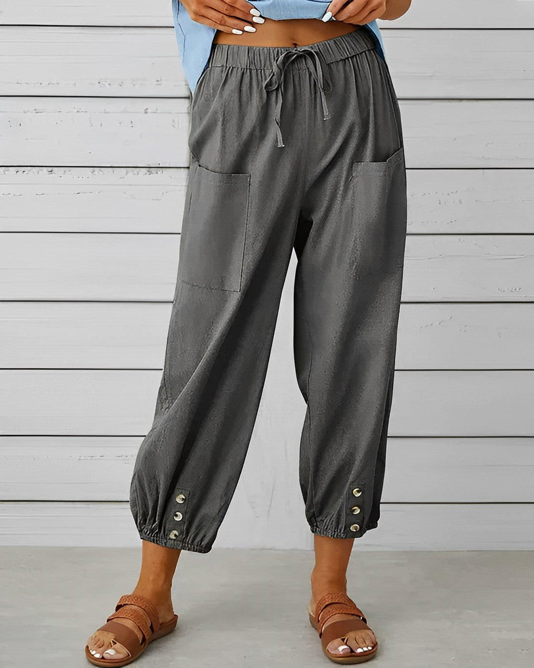 Pantalon d'été pour femmes avec ceinture élastique et détail bouton – Look décontracté court pour le quotidien et les vacances