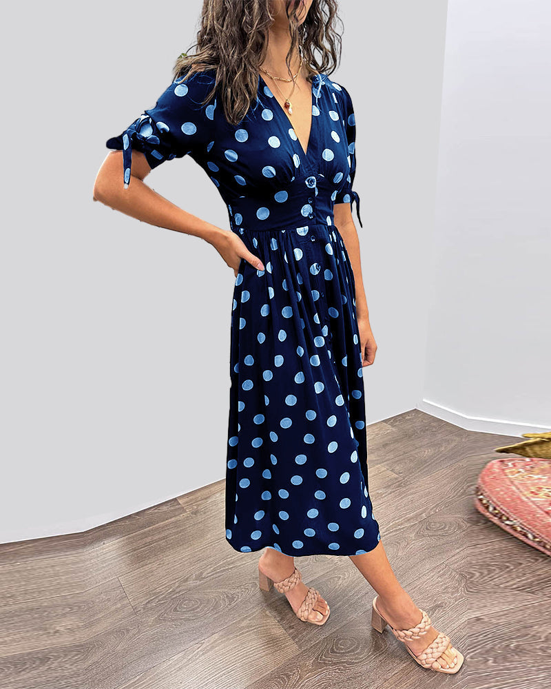 Tupfenkleid mit tiefem V Ausschnitt | Dana