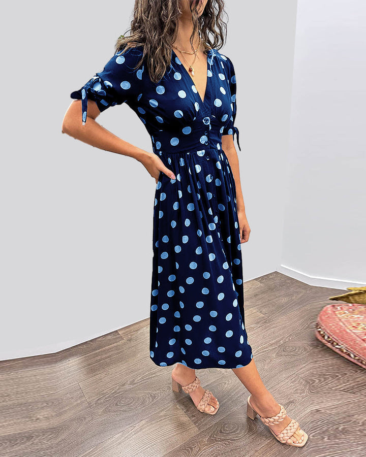 Tupfenkleid mit tiefem V Ausschnitt | Dana