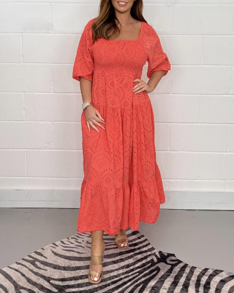 Robe Midi à Œillets – Décolleté Classique, Manches Bouffantes, Taille Cintrée