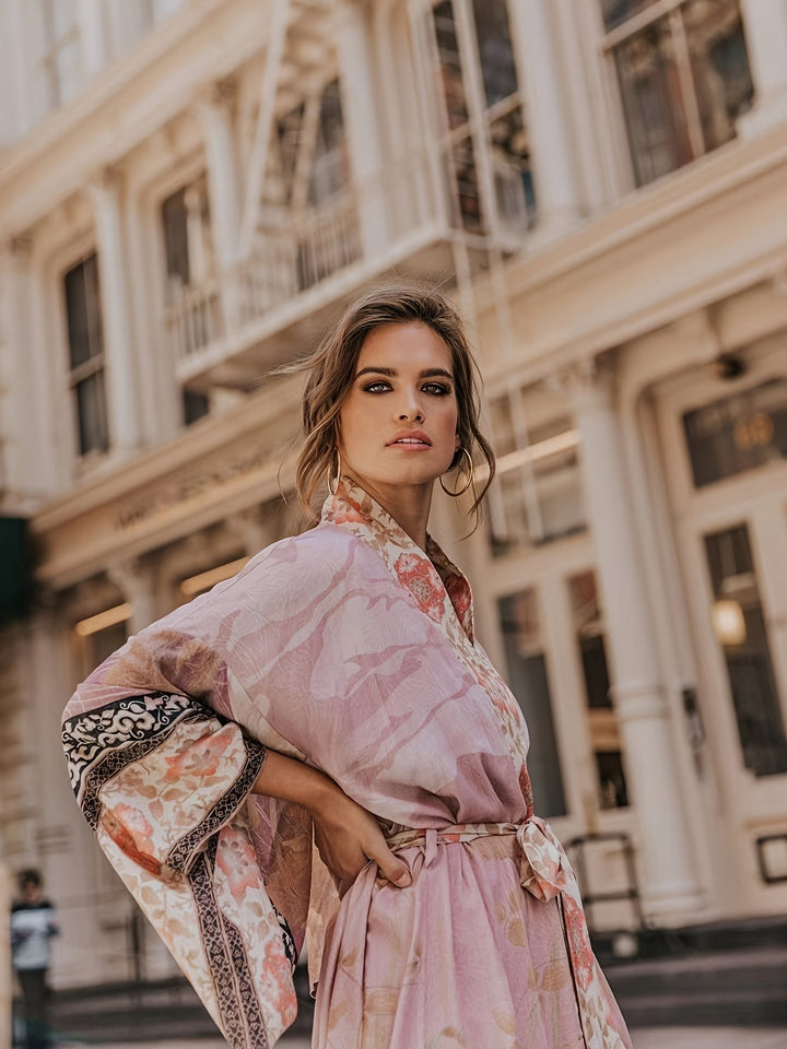 Kimono lungo con motivo floreale – Abito lungo boho con cintura e taglio ampio