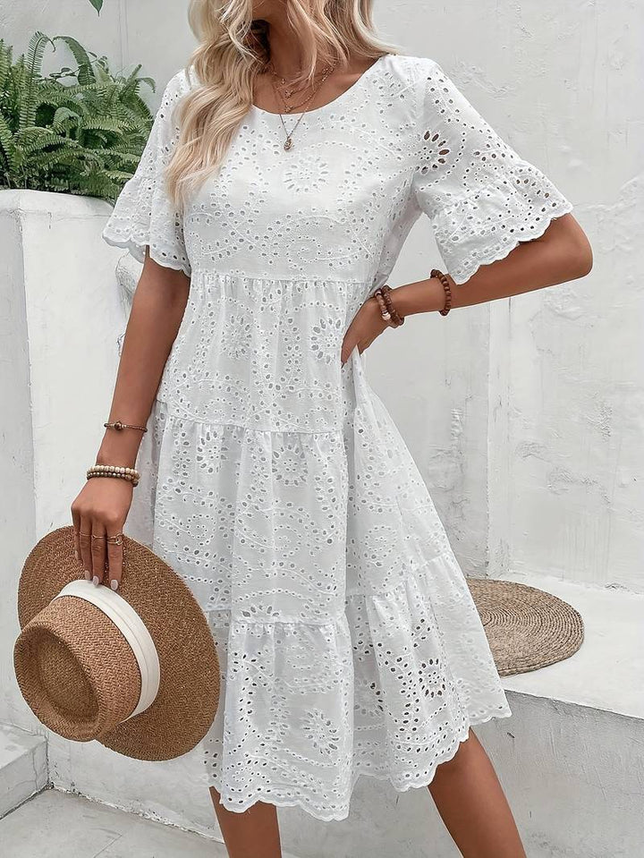 Damen Sommerkleid mit Lochstickerei – Lockeres A-Linienkleid mit Rundhalsausschnitt und kurzen Ärmeln – Luftiges Freizeitkleid im Boho Stil