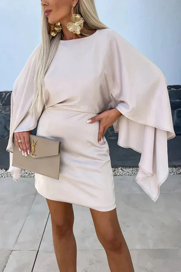 Elegante mini abito con maniche a mantella e taglio aderente – abito statement per eventi, cene e feste