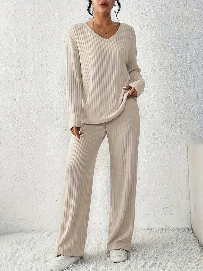 Casual V-neck long-sleeve knit top and straight pants for women | Ideal for autumn/winter