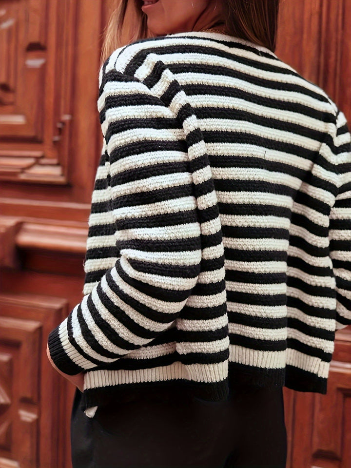 Damen Strickjacke mit Streifenmuster – Schwarze & weiße Cardigan mit Knöpfen im französischen Stil