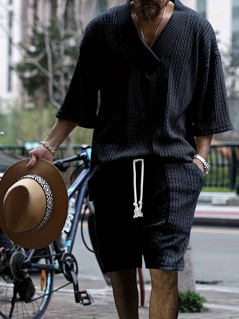 Męski letni zestaw dwuczęściowy – oversize koszula z dekoltem w serek i szorty w dzianinowym stylu – streetwearowy strój na czas wolny i wakacje
