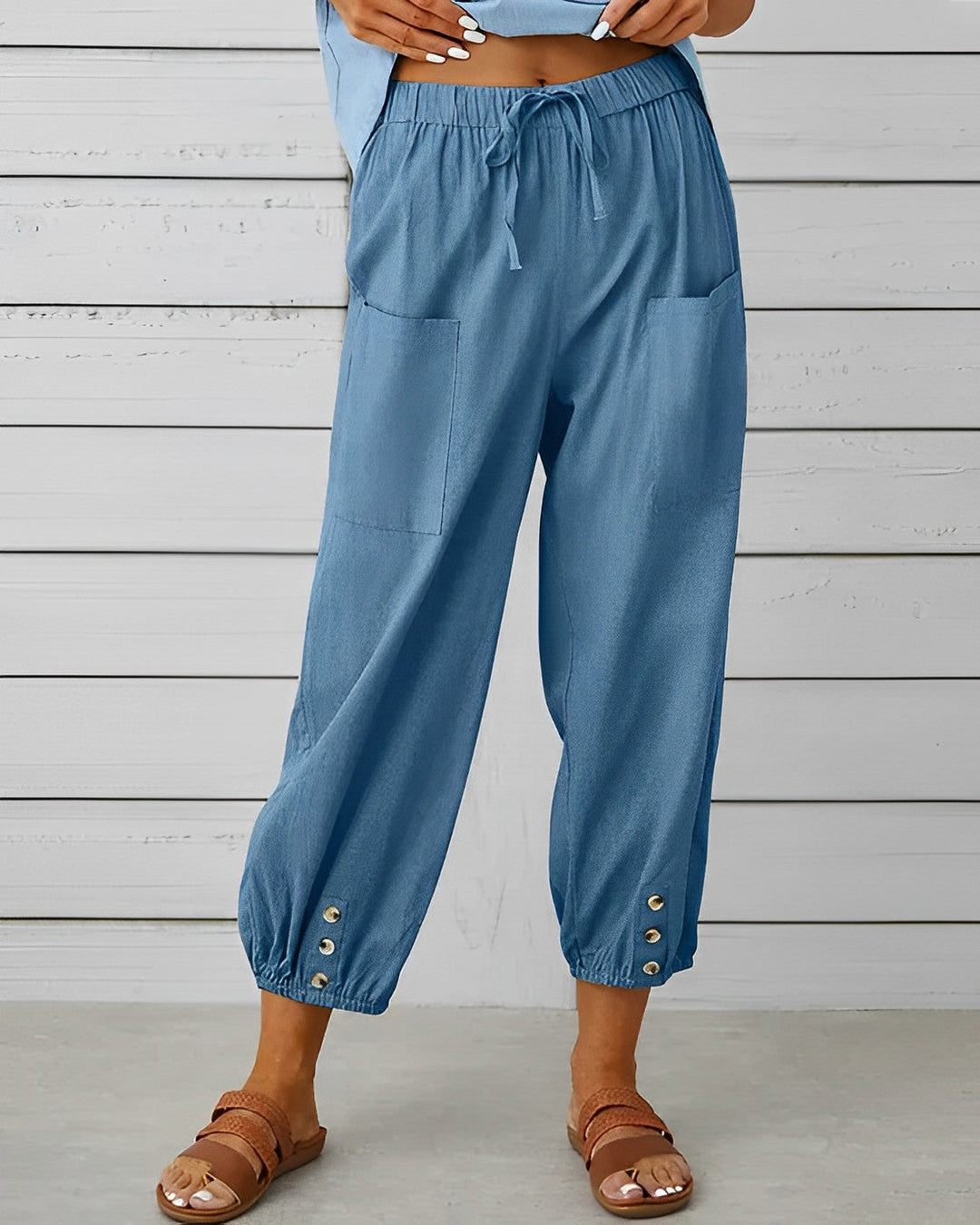 Pantalon d'été pour femmes avec ceinture élastique et détail bouton – Look décontracté court pour le quotidien et les vacances