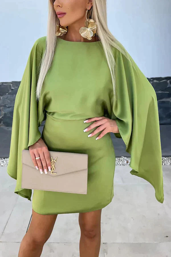 Elegante mini abito con maniche a mantella e taglio aderente – abito statement per eventi, cene e feste