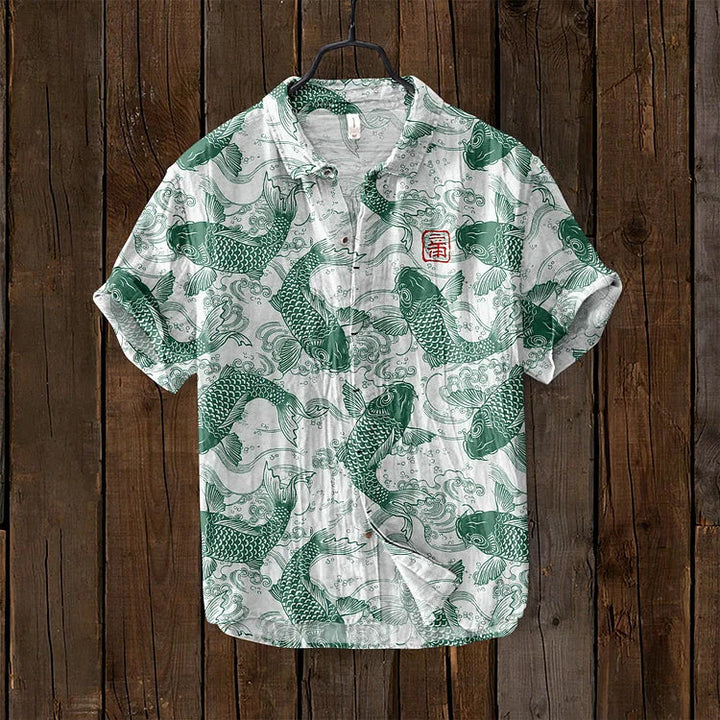 Sommer Hemd mit Koi-Fisch Motiv – Japanisches Design Herren Shirt mit Kurzarm – Leichtes Freizeitshirt im asiatischen Stil