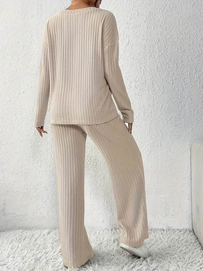 Casual V-neck long-sleeve knit top and straight pants for women | Ideal for autumn/winter