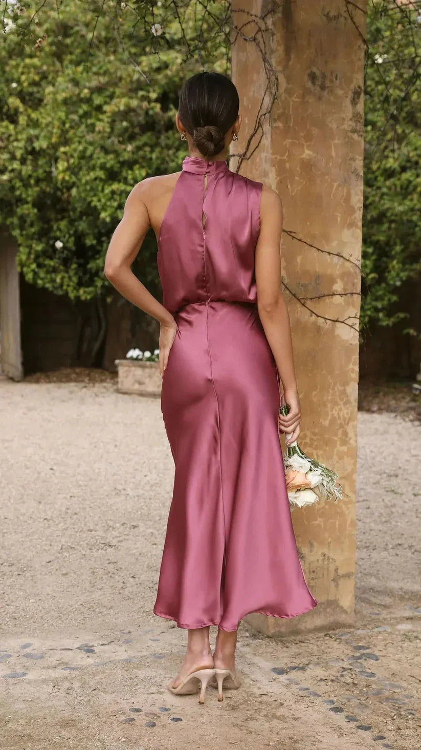 Robe de soirée femme satinée – coupe midi ajustée, design asymétrique sans manches