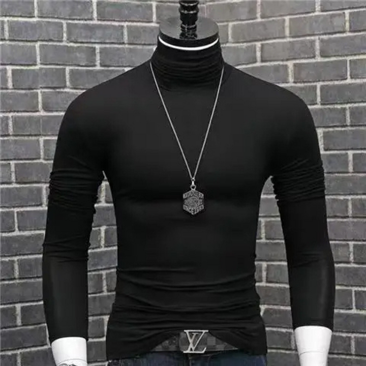 Maglione a collo alto alla moda