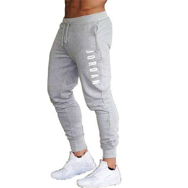 Herren Jogginghose mit JORDAN Print – Sporthose im Slim Fit mit Bündchen & Kordelzug für Fitness, Streetwear & Freizeit