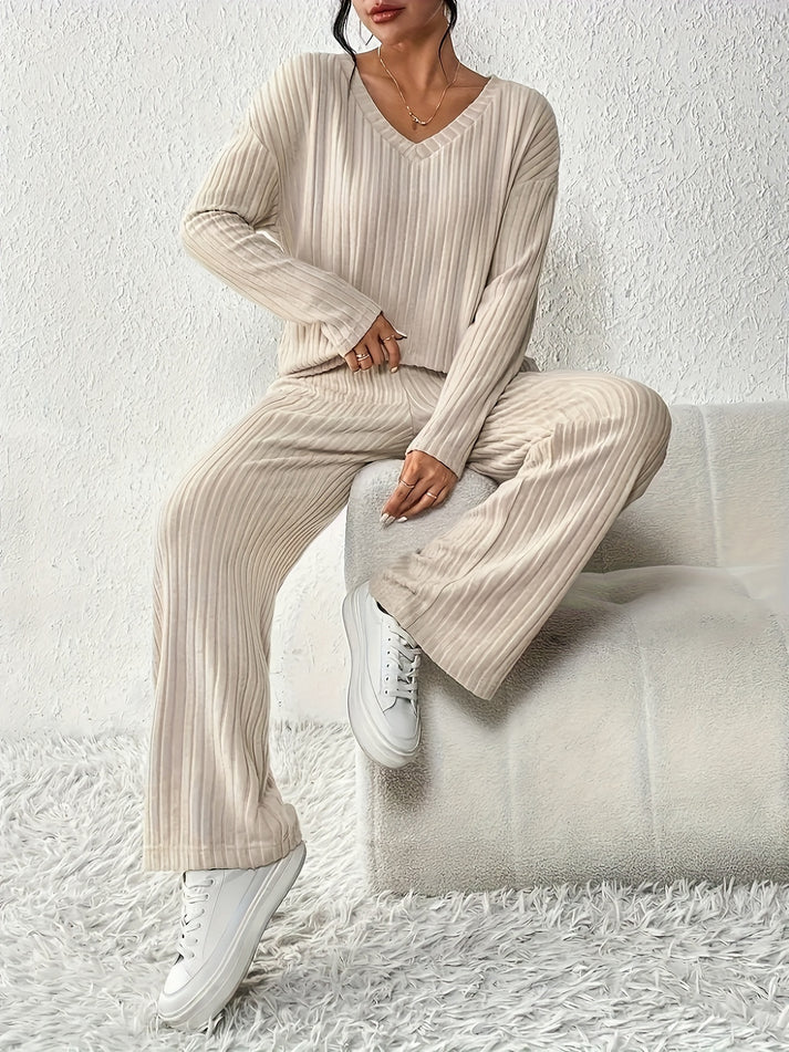Casual V-neck long-sleeve knit top and straight pants for women | Ideal for autumn/winter