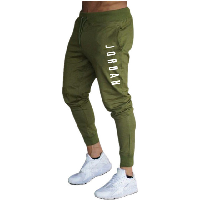 Herren Jogginghose mit JORDAN Print – Sporthose im Slim Fit mit Bündchen & Kordelzug für Fitness, Streetwear & Freizeit
