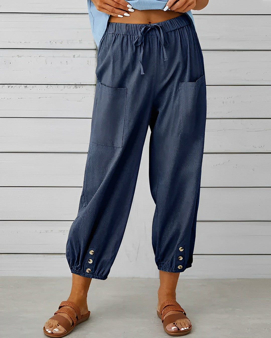 Pantalon d'été pour femmes avec ceinture élastique et détail bouton – Look décontracté court pour le quotidien et les vacances