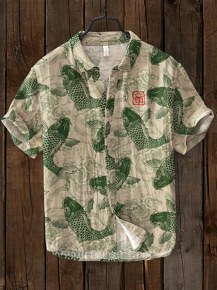 Sommer Hemd mit Koi-Fisch Motiv – Japanisches Design Herren Shirt mit Kurzarm – Leichtes Freizeitshirt im asiatischen Stil