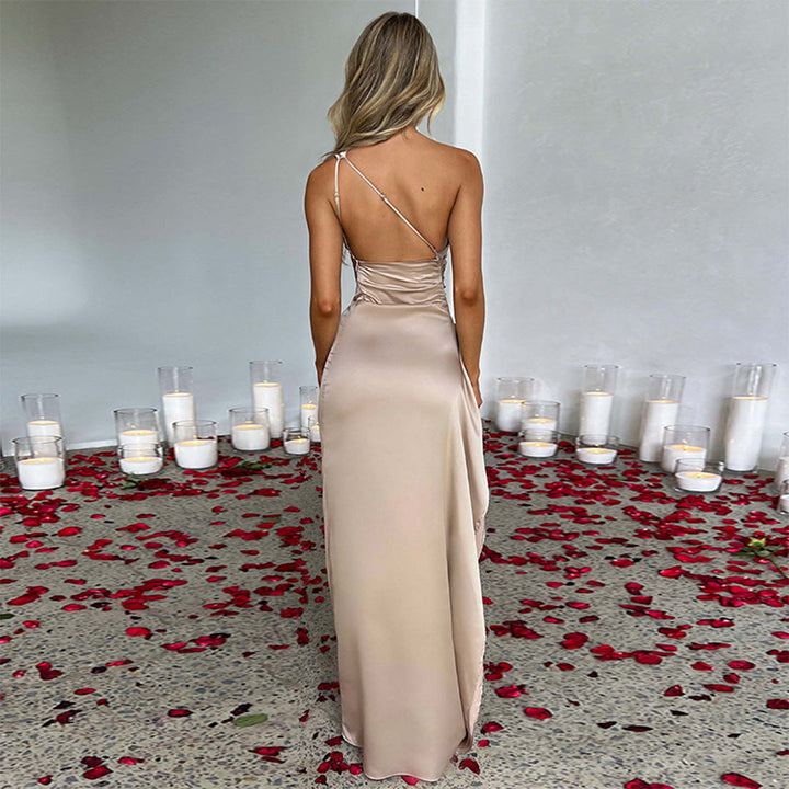 Élégante robe longue en satin