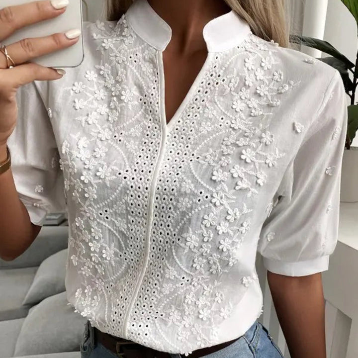Camicetta da donna con ricamo – top a manica corta con collo alla coreana e dettagli floreali