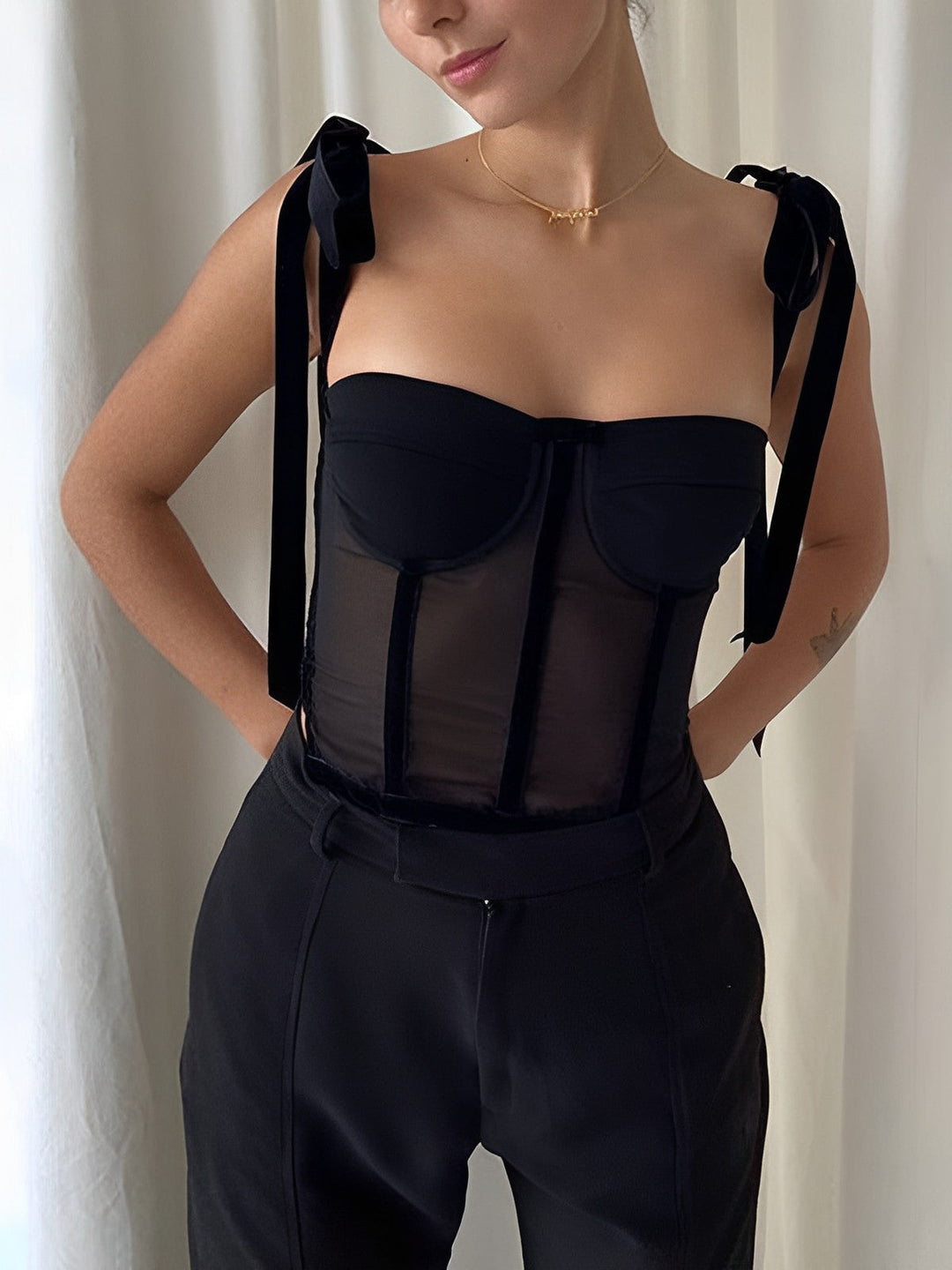 Top bustier nero con spalline a fiocco e look corsetto trasparente – Sexy & elegante