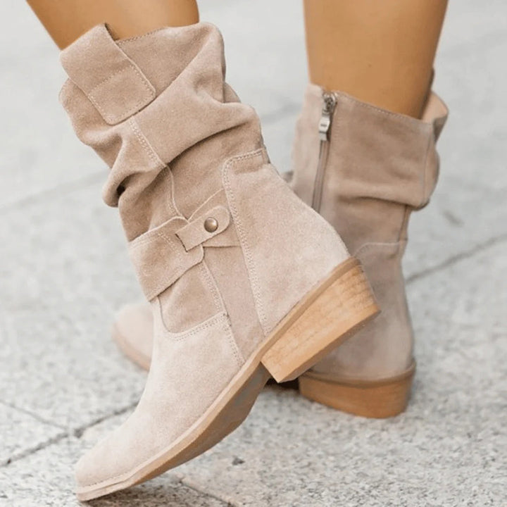 Women's ankle boots with slip-on design – Fashionable boots with flat heel for autumn & winter outfits