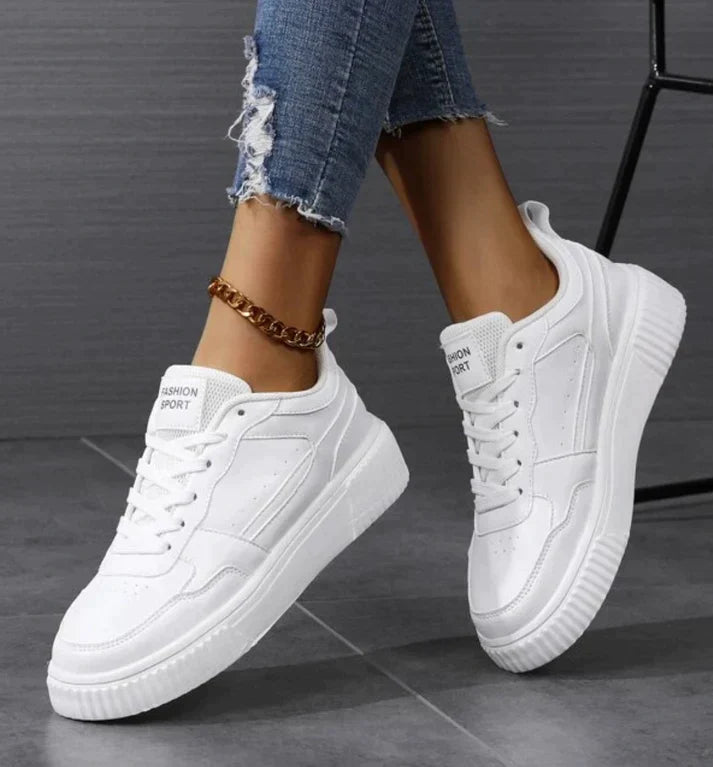 Baskets femme avec semelle plateforme – chaussures de style rétro streetwear avec détails en daim et lacets