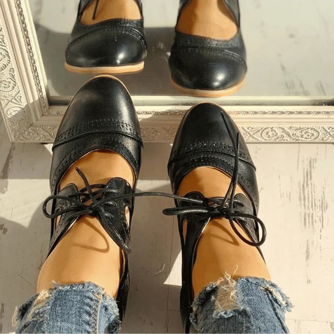 Damen Halbschuhe mit Blockabsatz – Retro-Oxford Design mit Schnürung & Cut-Outs