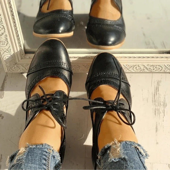 Damen Halbschuhe mit Blockabsatz – Retro-Oxford Design mit Schnürung & Cut-Outs