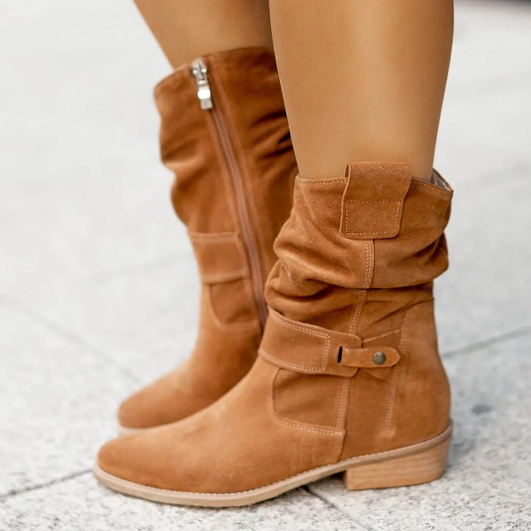 Women's ankle boots with slip-on design – Fashionable boots with flat heel for autumn & winter outfits
