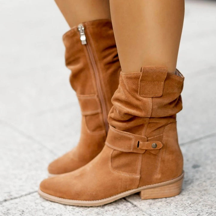 Women's ankle boots with slip-on design – Fashionable boots with flat heel for autumn & winter outfits