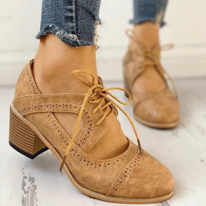 Damen Halbschuhe mit Blockabsatz – Retro-Oxford Design mit Schnürung & Cut-Outs
